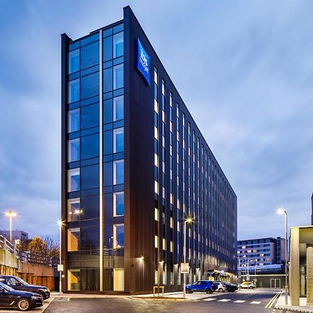 Ibis Budget Manchester Airport T2 Хейл Екстериор снимка