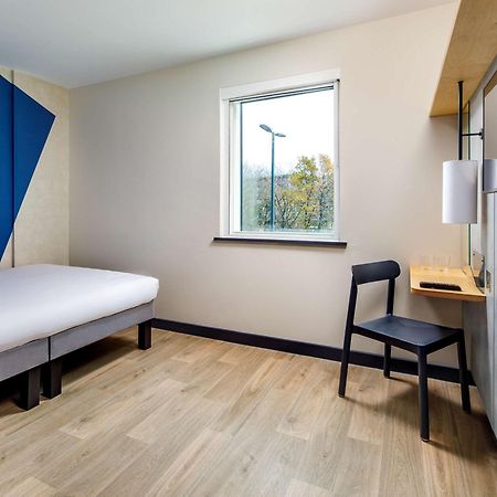 Ibis Budget Manchester Airport T2 Хейл Екстериор снимка