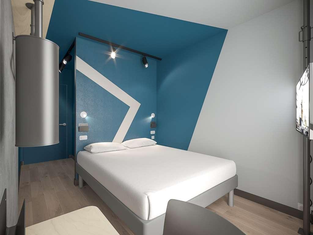Ibis Budget Manchester Airport T2 Хейл Екстериор снимка