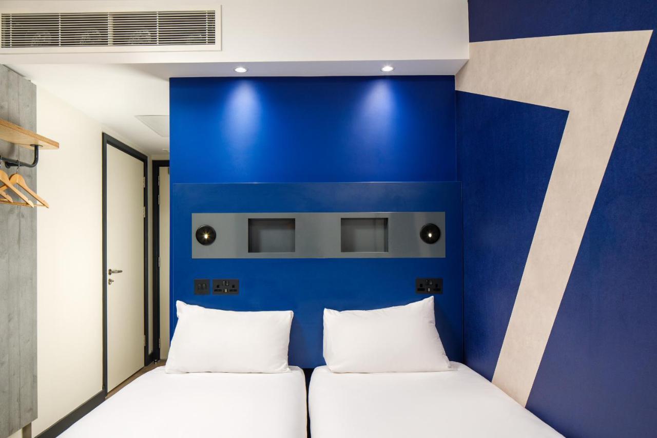 Ibis Budget Manchester Airport T2 Хейл Екстериор снимка