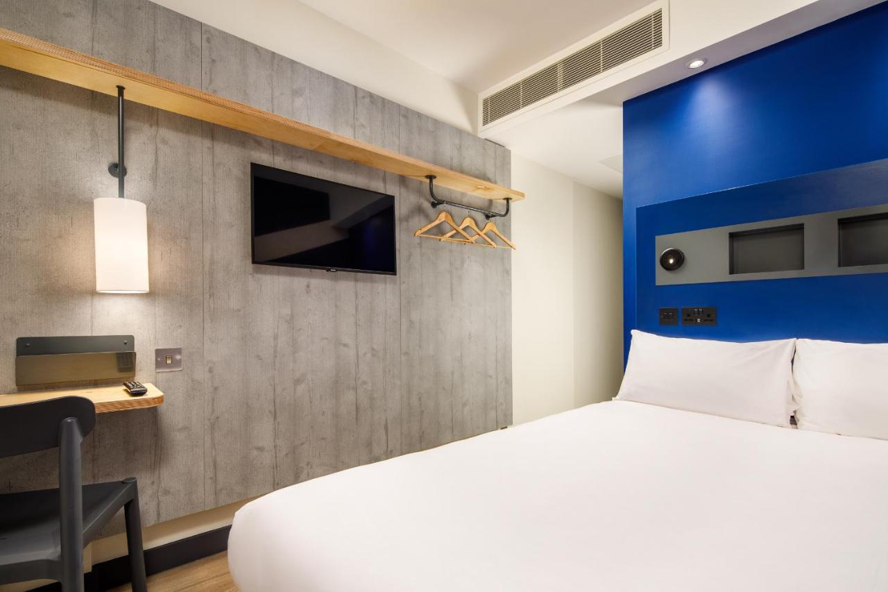Ibis Budget Manchester Airport T2 Хейл Екстериор снимка