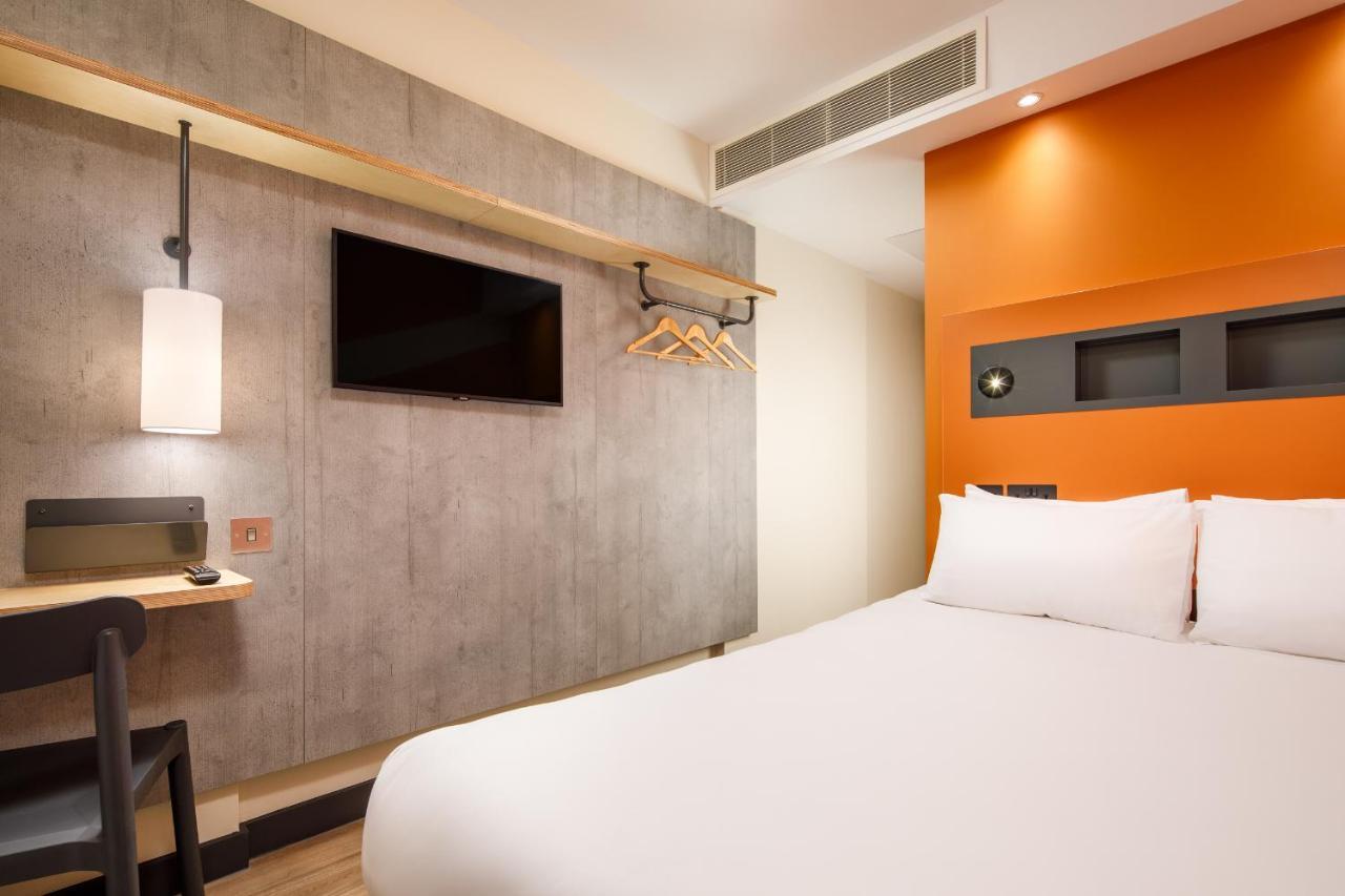 Ibis Budget Manchester Airport T2 Хейл Екстериор снимка
