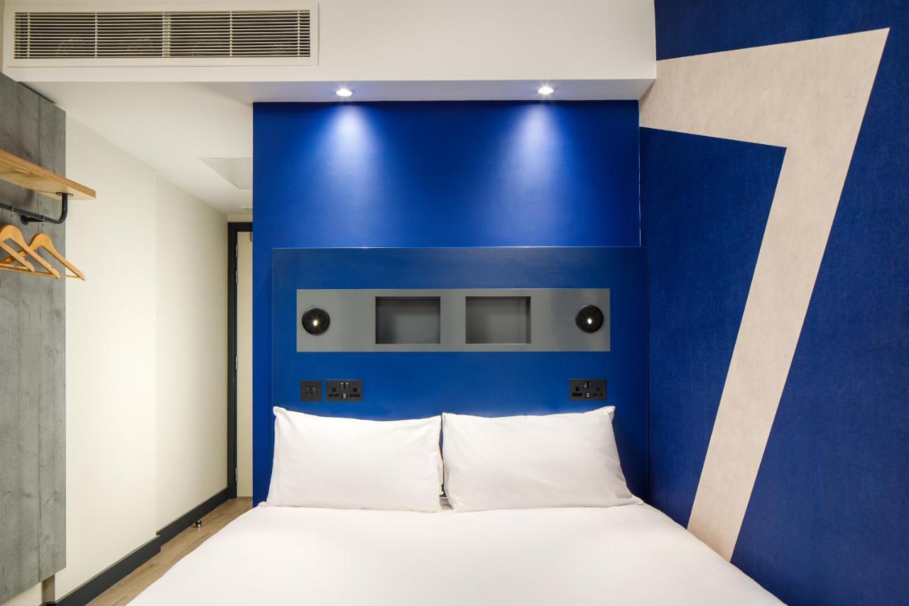 Ibis Budget Manchester Airport T2 Хейл Екстериор снимка