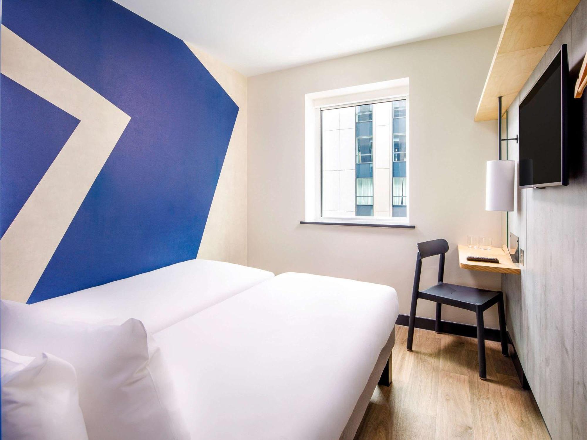 Ibis Budget Manchester Airport T2 Хейл Екстериор снимка