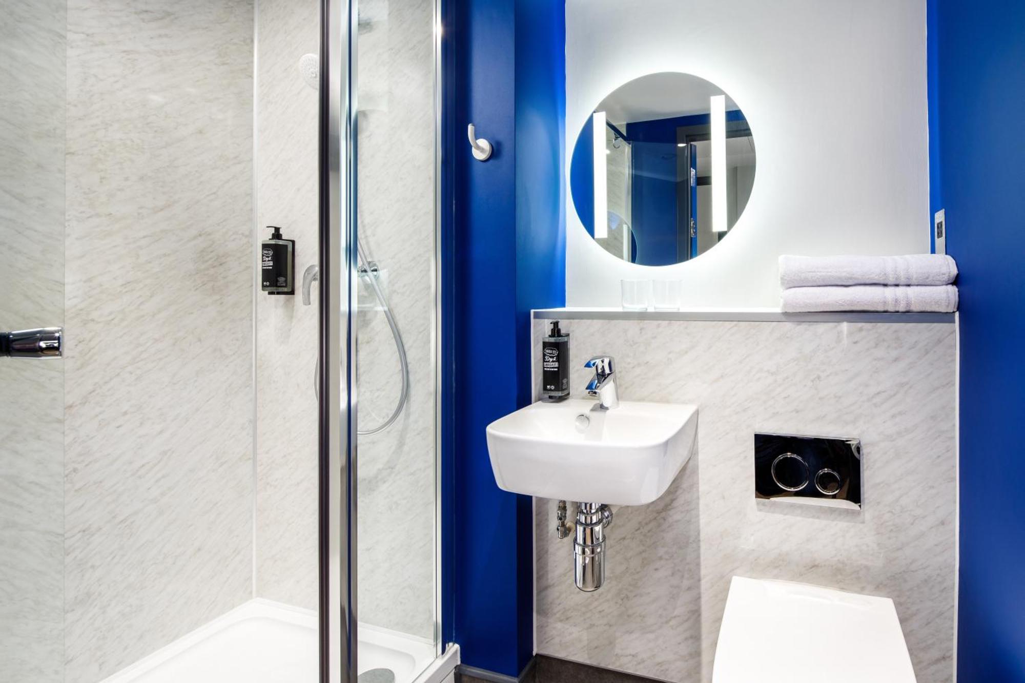Ibis Budget Manchester Airport T2 Хейл Екстериор снимка