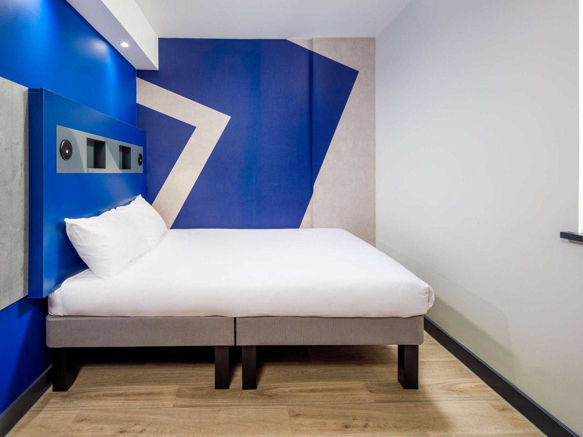 Ibis Budget Manchester Airport T2 Хейл Екстериор снимка